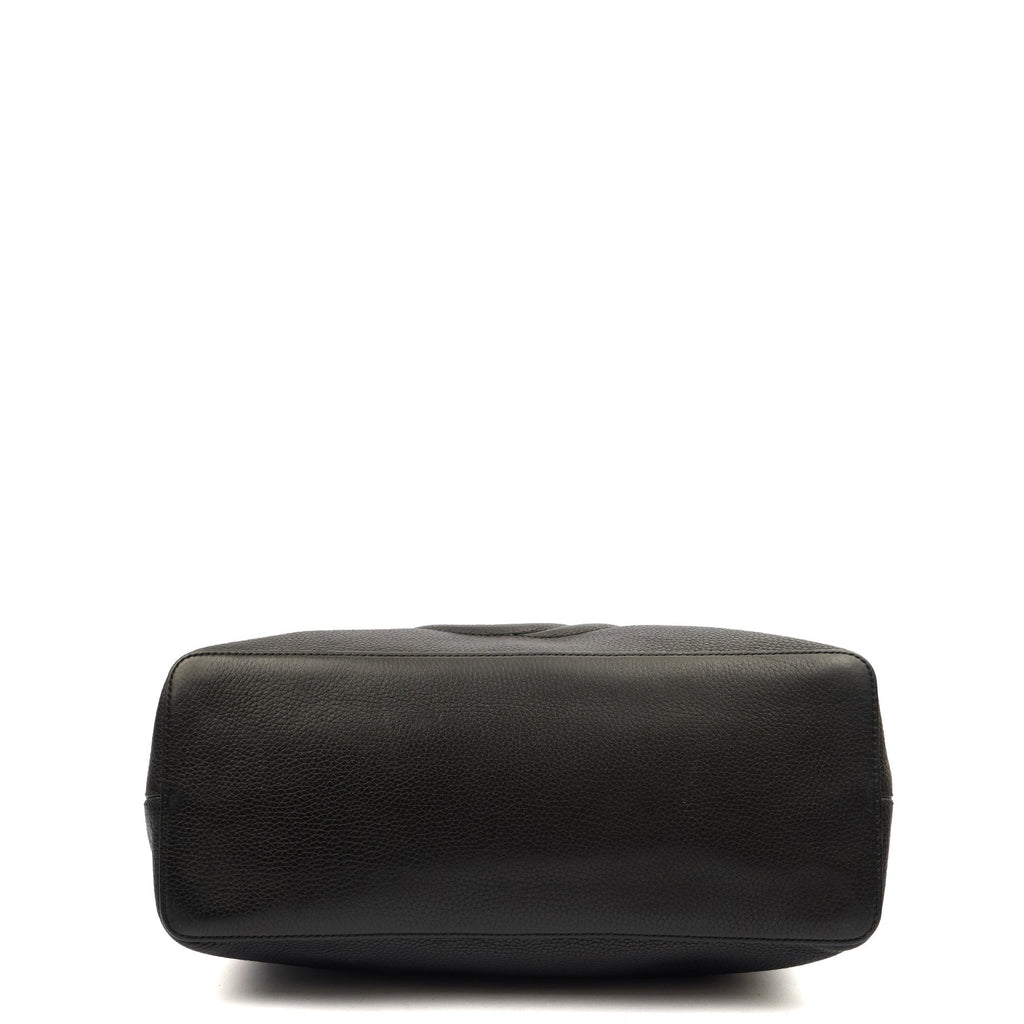 Gucci Shoulder Bag Soho Hobo in Black, Leather — Detail View