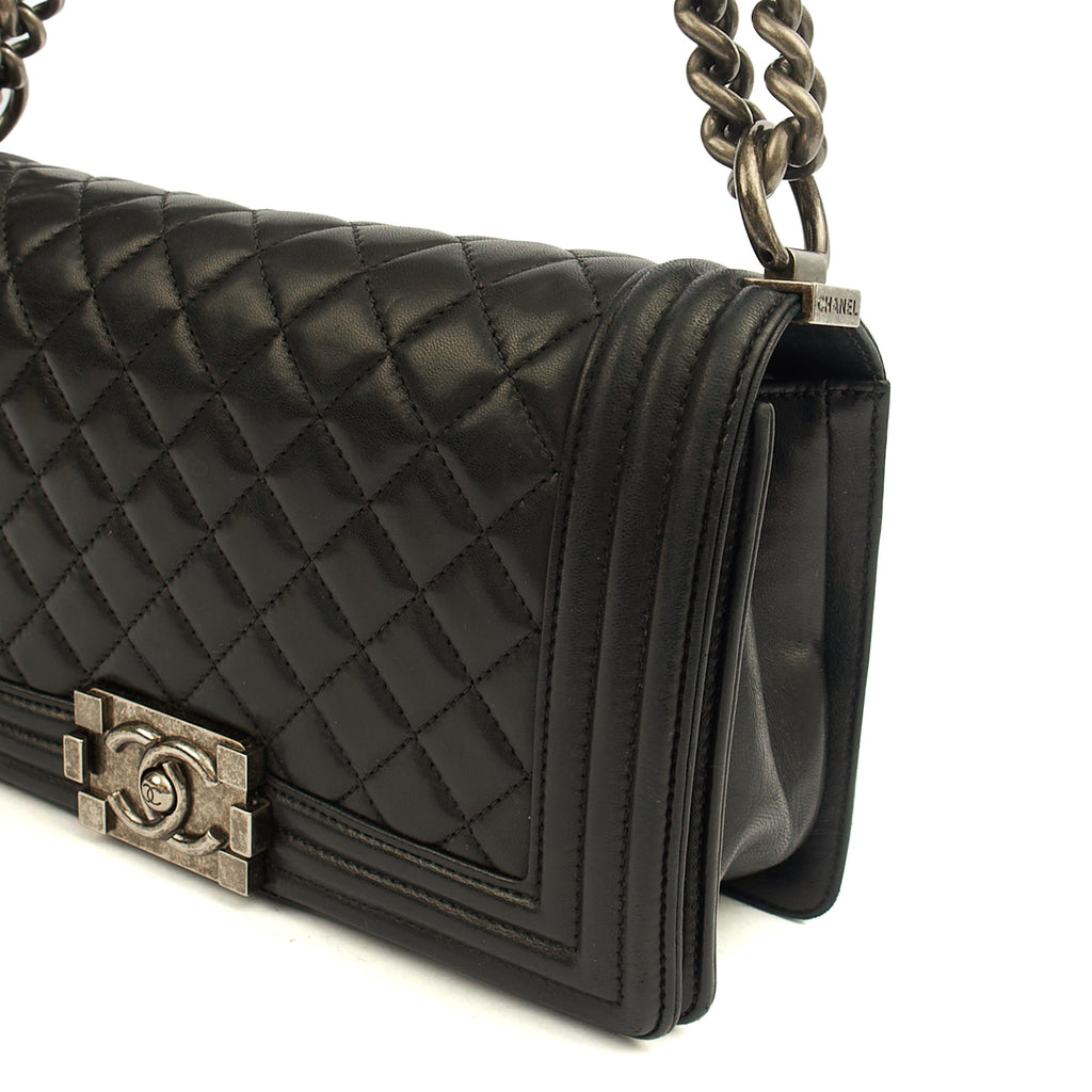 Chanel Shoulder Bag Boy - Medium in Black, Calfskin Leather — Alternate View 9