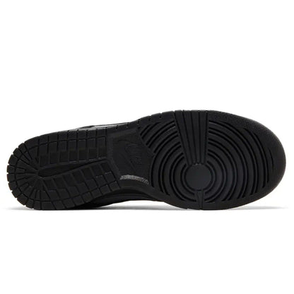 Nike Dunk Low SE 'Off Noir Smoke Grey' — UK 3 | EU 35.5 | US 3.5 — Detail View
