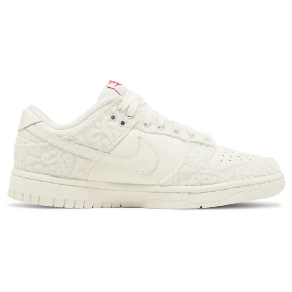 Nike Dunk Low Wmns 'Give Her Flowers' — UK 2.5 | EU 35.5 | US 5 — Side View