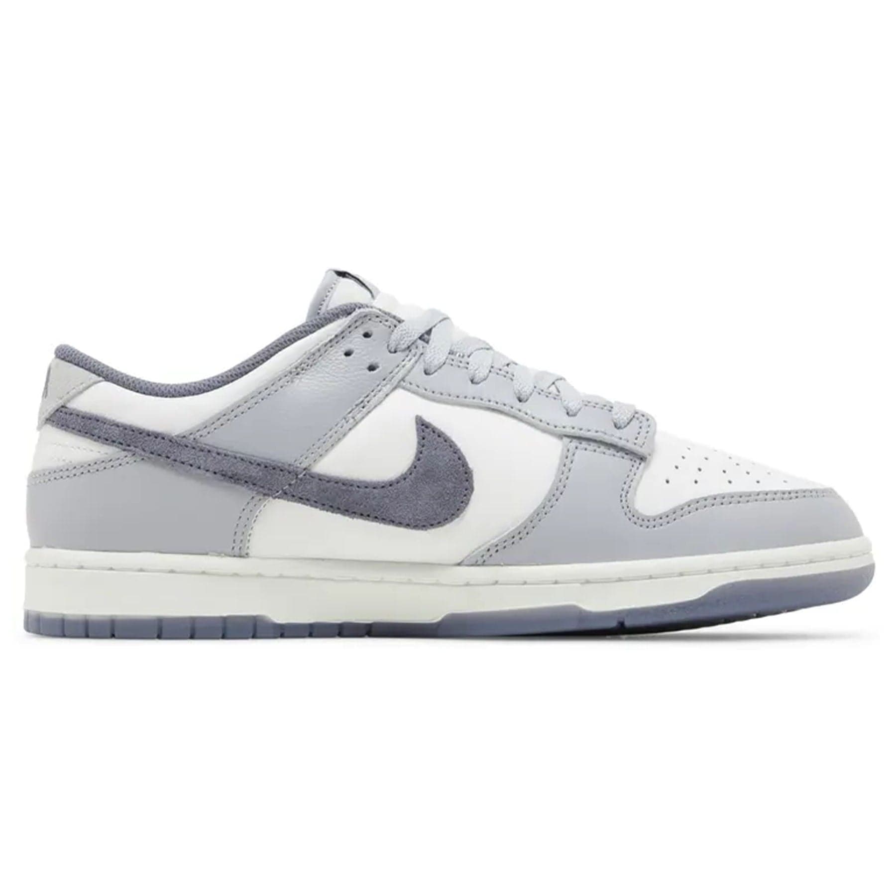 Nike Dunk Low SE 'Light Carbon' — UK 3 | EU 35.5 | US 3.5 — Side View