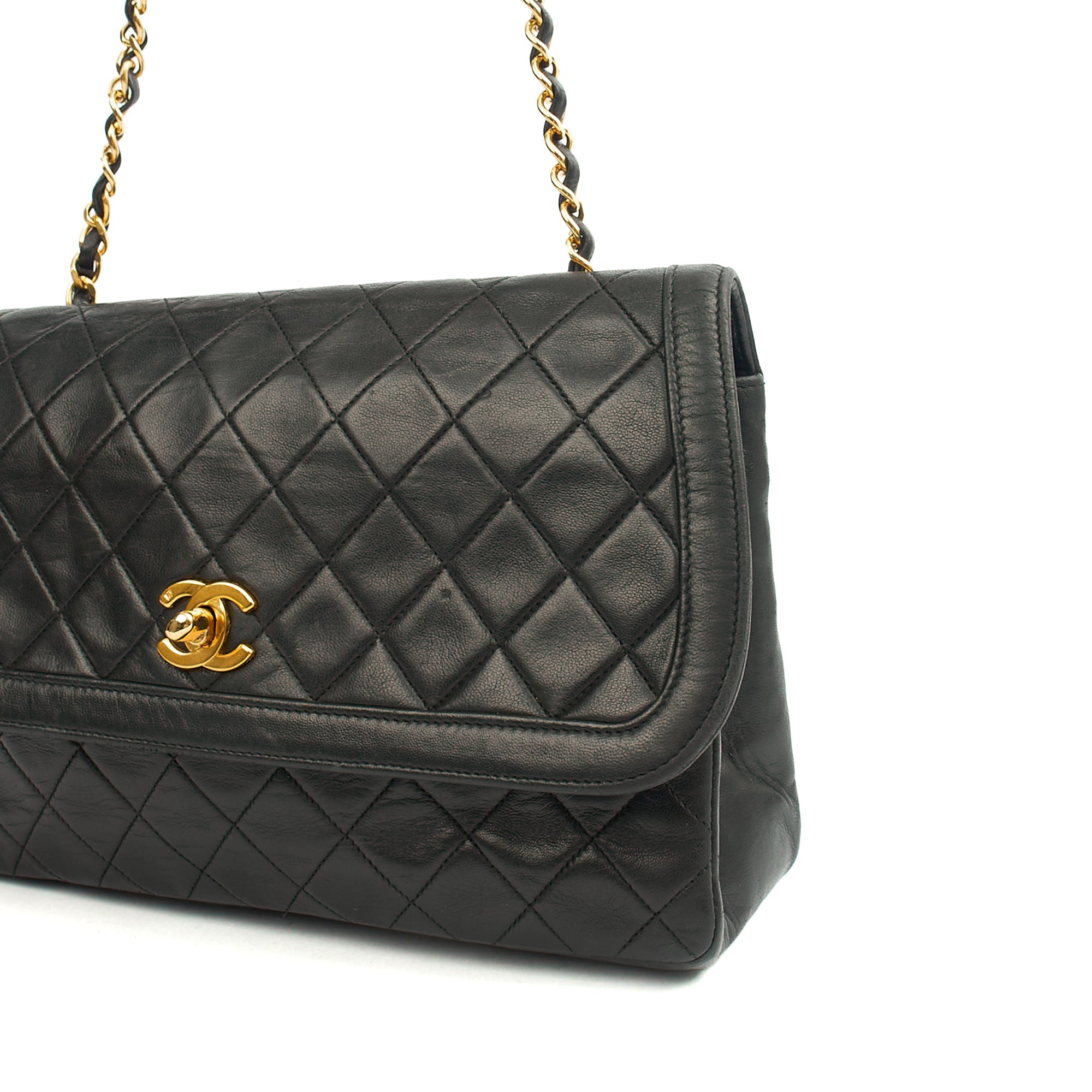 Chanel Shoulder Bag Vintage Flap Bag  in Black, Lambskin Leather — Alternate View 8