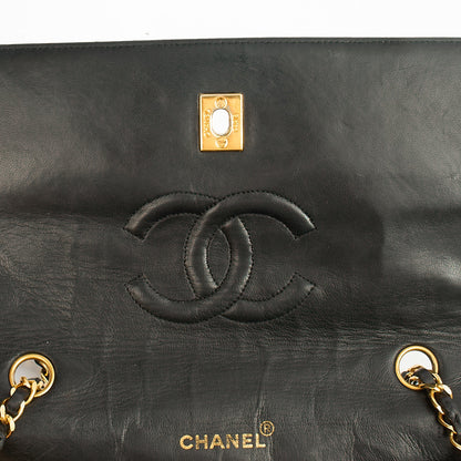Chanel Shoulder Bag Vintage Flap Bag  in Black, Lambskin Leather — Alternate View 9