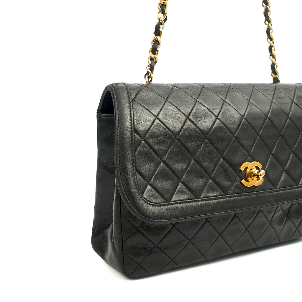Chanel Shoulder Bag Vintage Flap Bag  in Black, Lambskin Leather — Alternate View 15