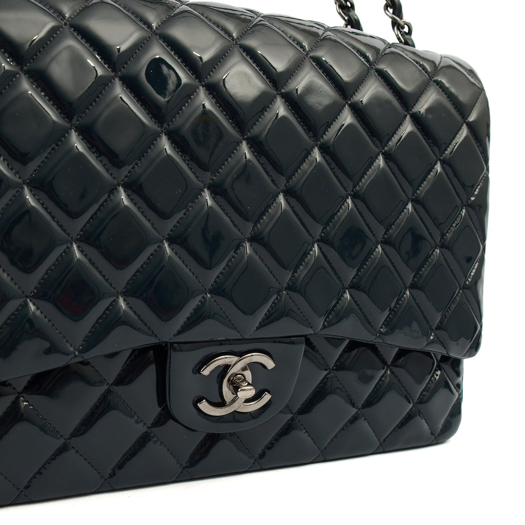 Chanel Shoulder Bag Classic - Maxi in Navy, Patent Leather — Side View