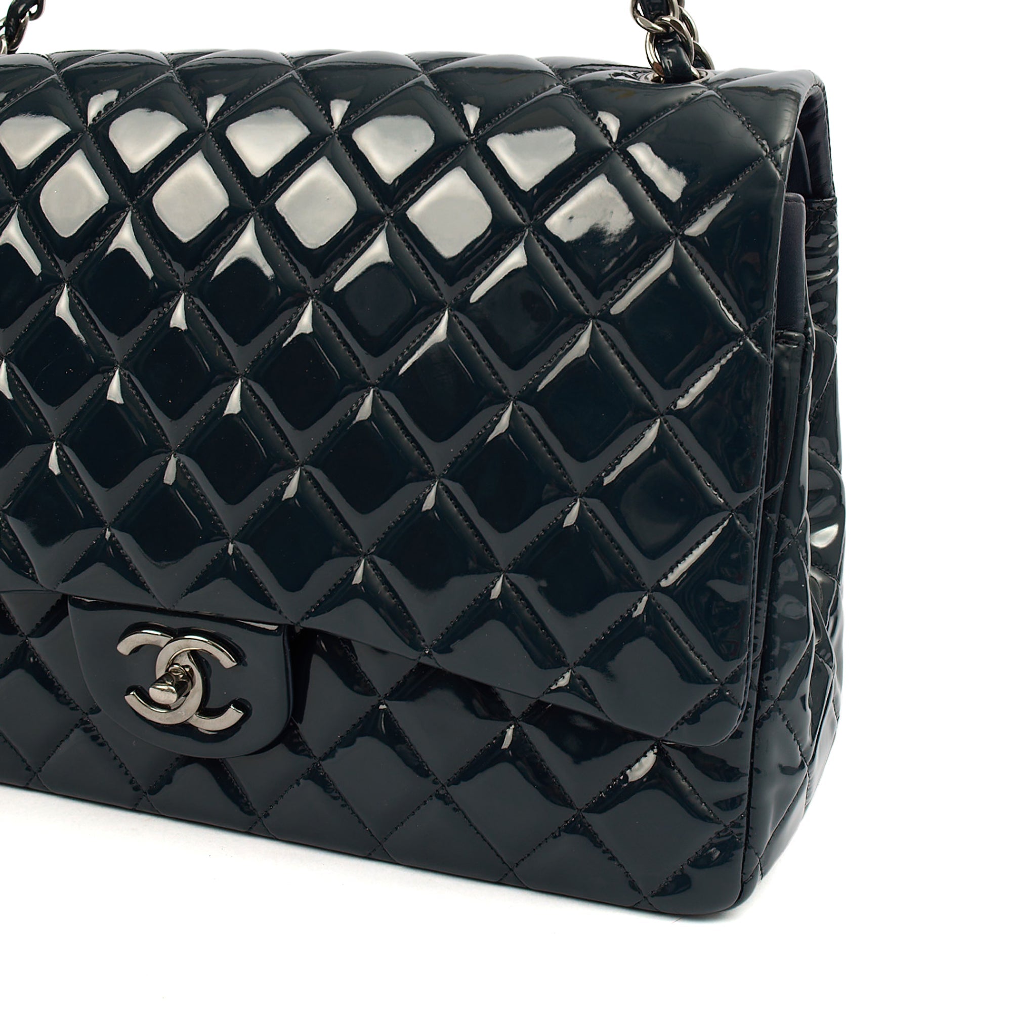 Chanel Shoulder Bag Classic - Maxi in Navy, Patent Leather — Alternate View 7