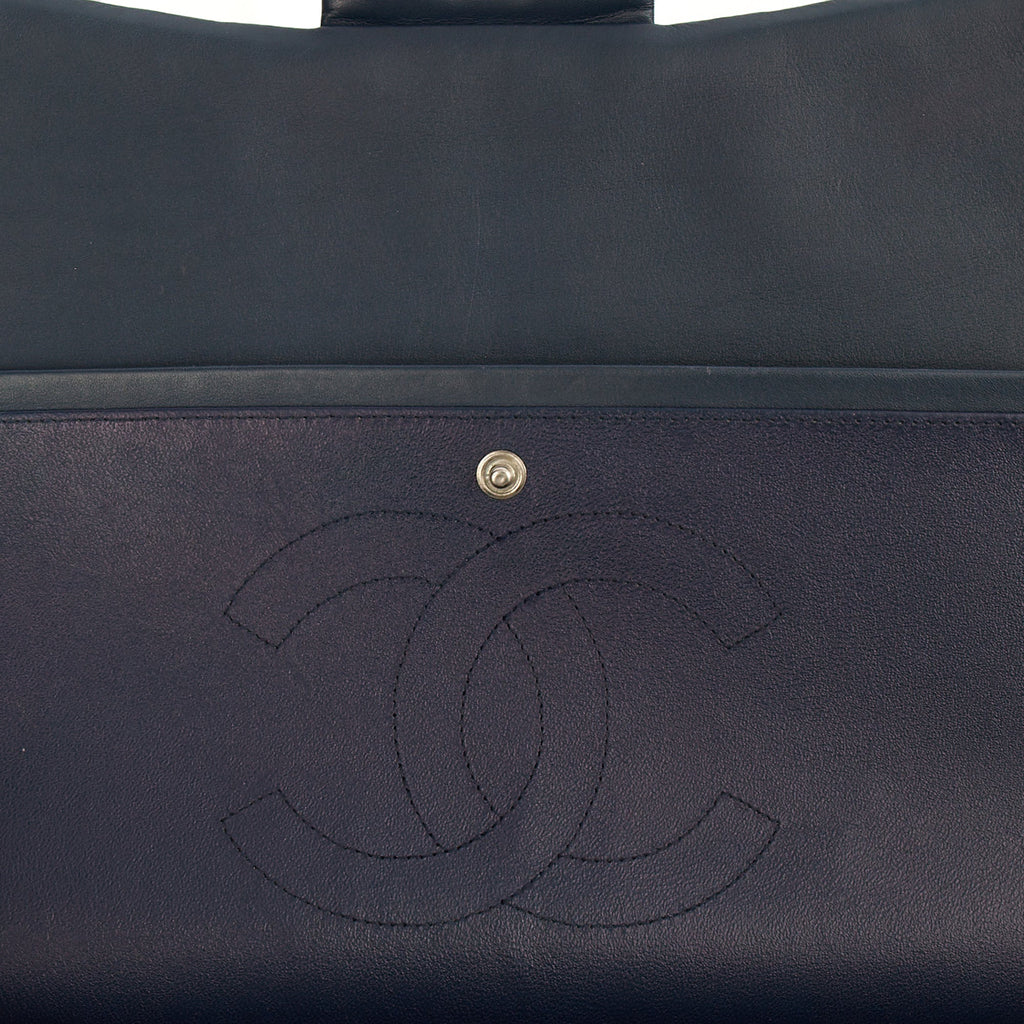 Chanel Shoulder Bag Classic - Maxi in Navy, Patent Leather — Alternate View 10
