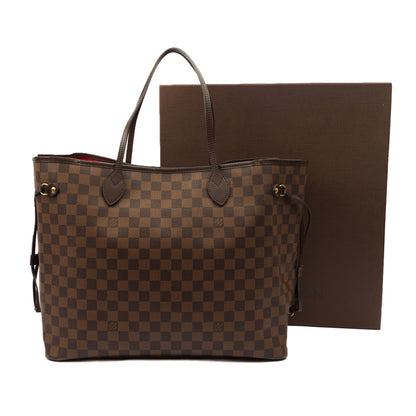 Louis Vuitton Tote Neverfull GM in Damier, Canvas — Lifestyle View