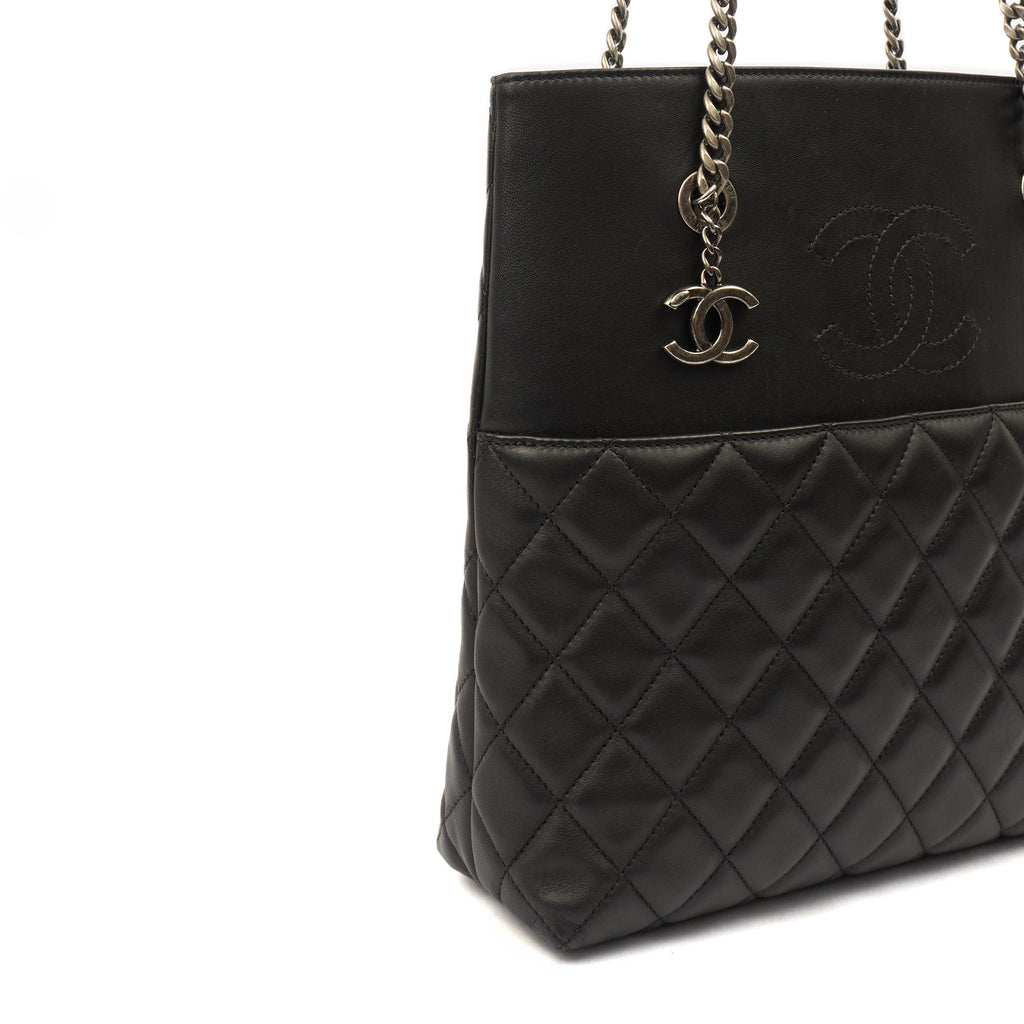 Chanel Tote Tote in Black, Lambskin Leather — Alternate View 7