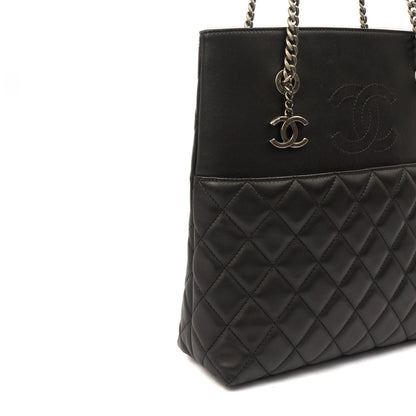 Chanel Tote Tote in Black, Lambskin Leather — Alternate View 15