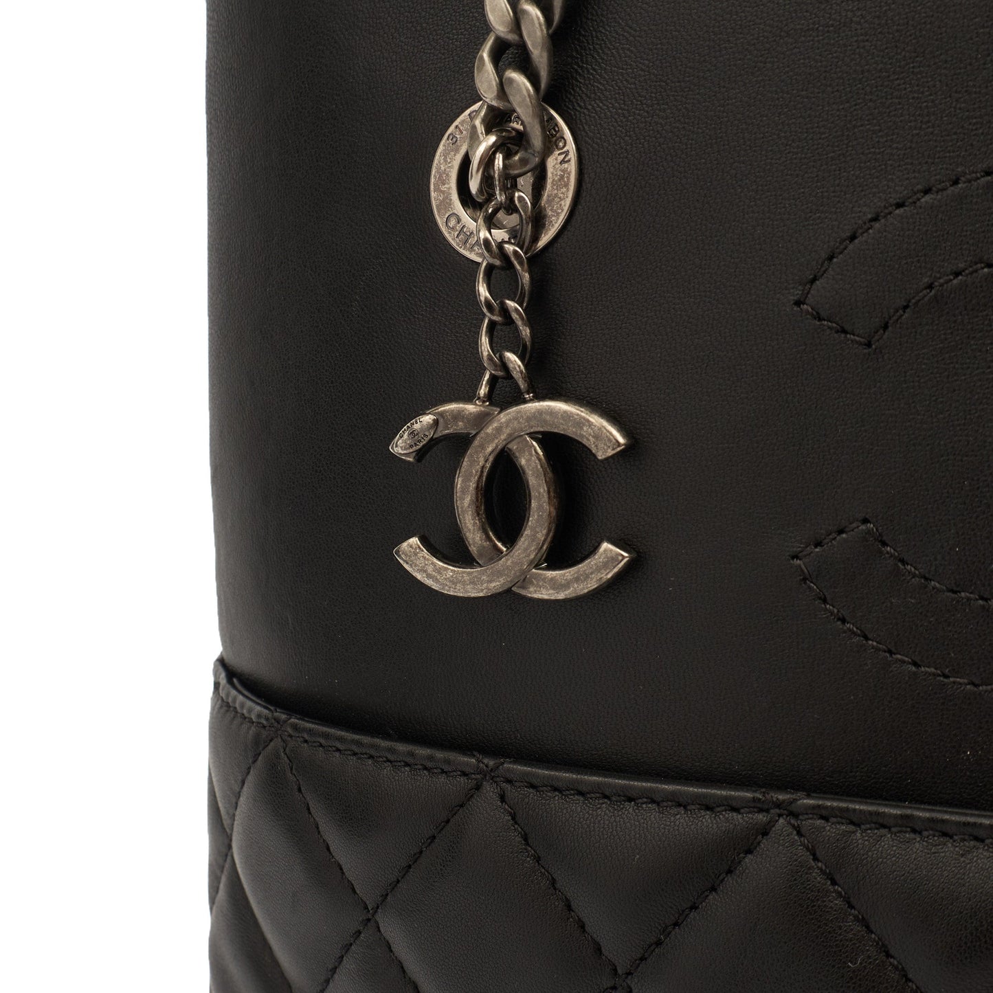 Chanel Tote Tote in Black, Lambskin Leather — Side View