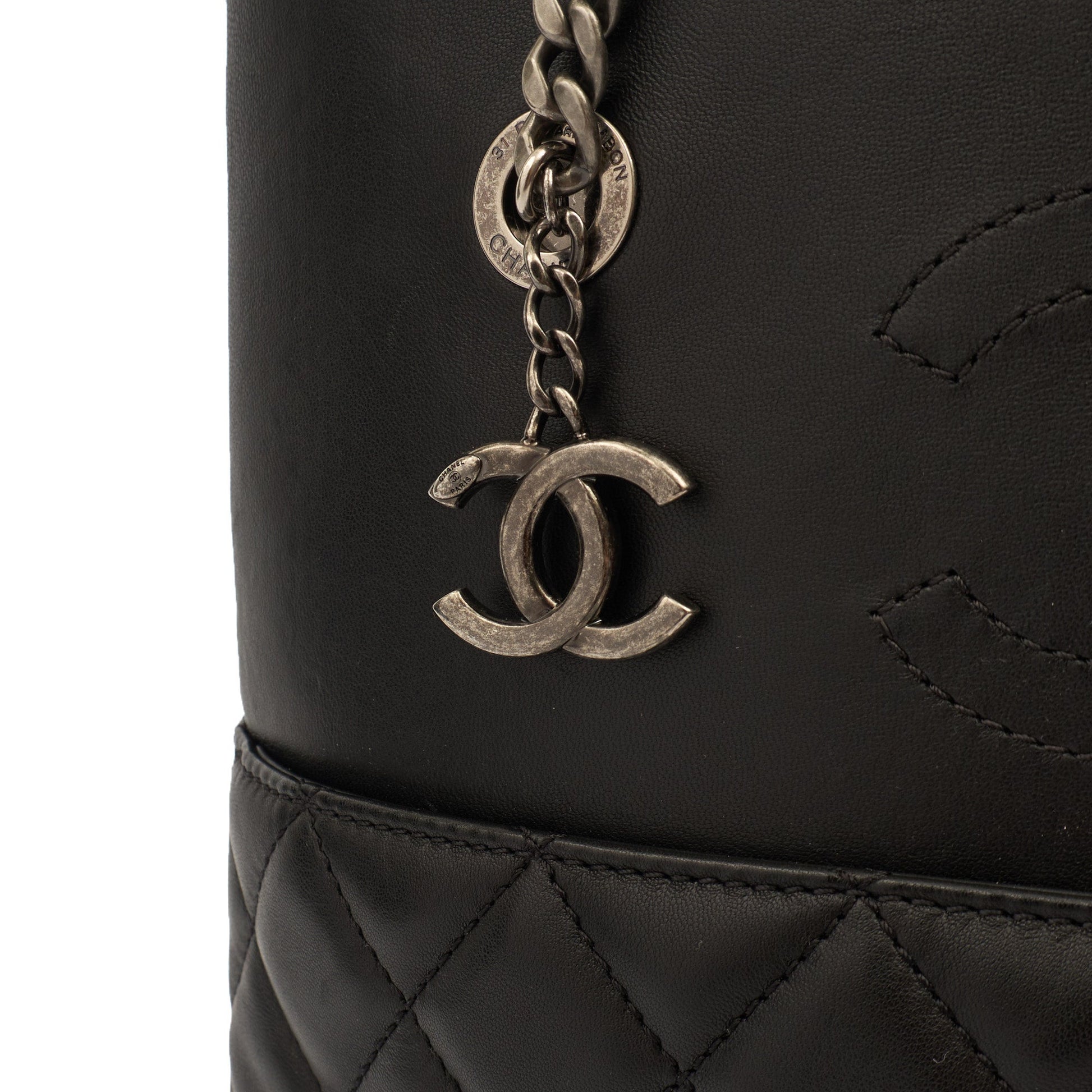 Chanel Tote Tote in Black, Lambskin Leather — Side View