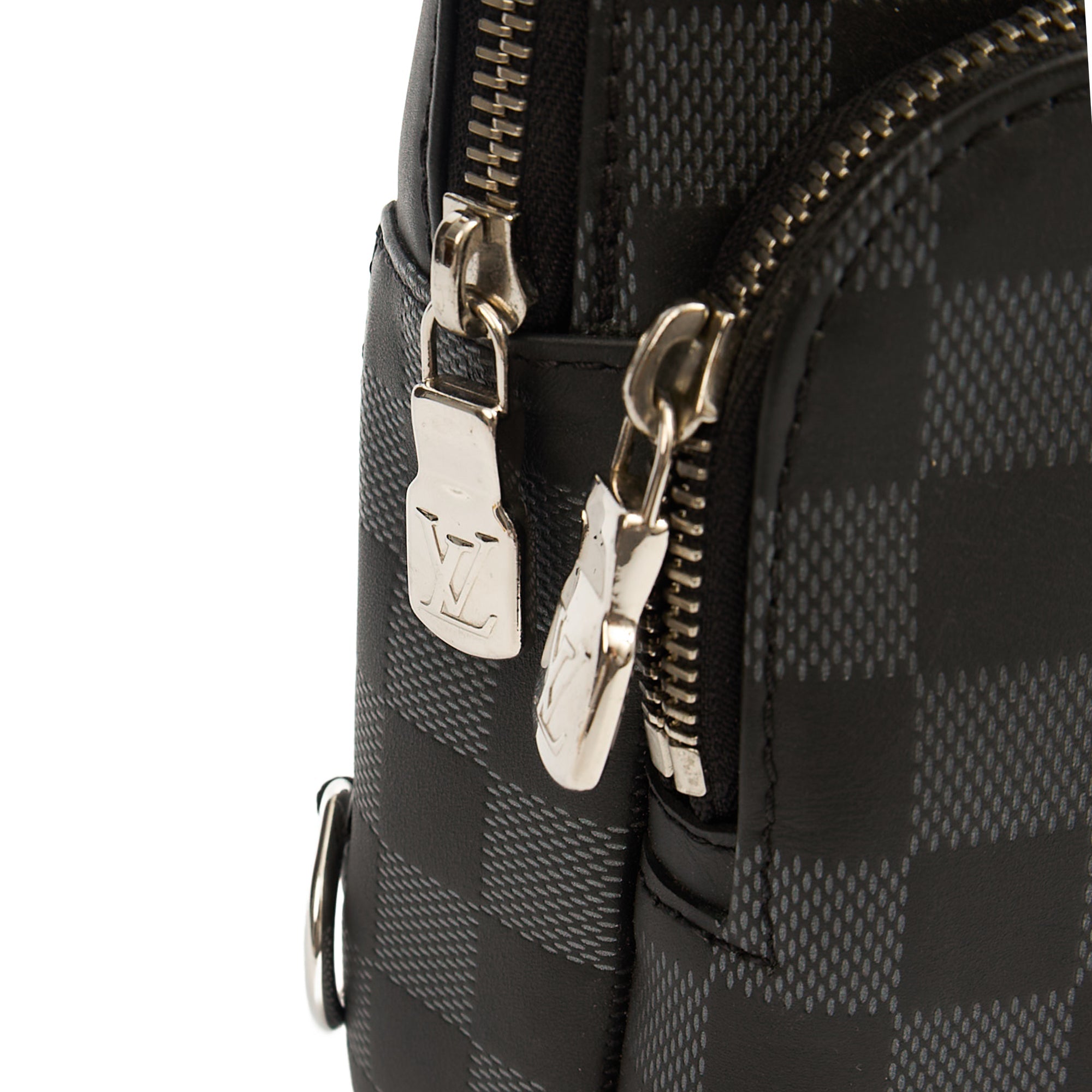 Louis Vuitton Cross Body Avenue Sling bag in Damier Graphite, Canvas — Detail View