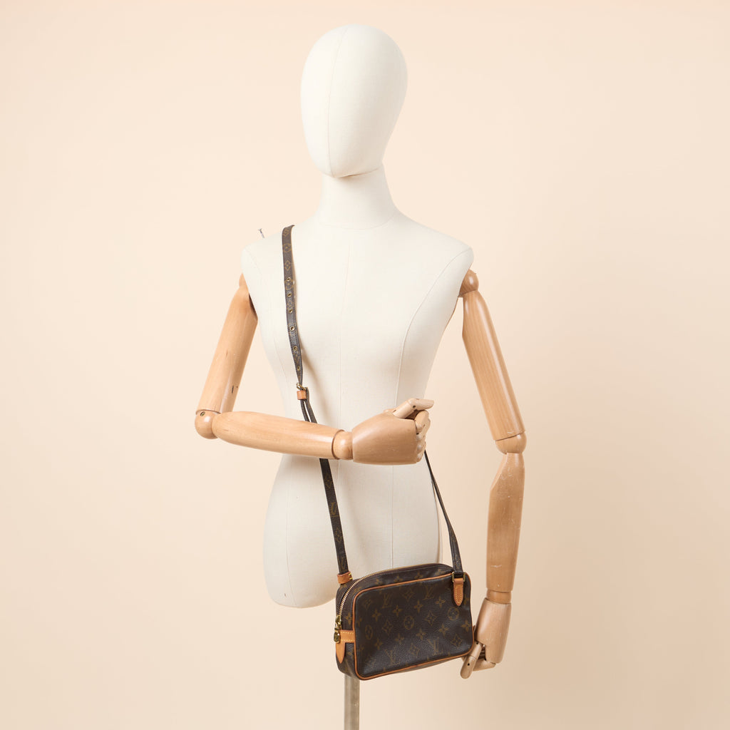 Louis Vuitton Cross Body Pochette Marly BandouliÃ¨re in Monogram, Canvas — Side View