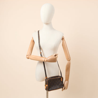 Louis Vuitton Cross Body Pochette Marly BandouliÃ¨re in Monogram, Canvas — Side View