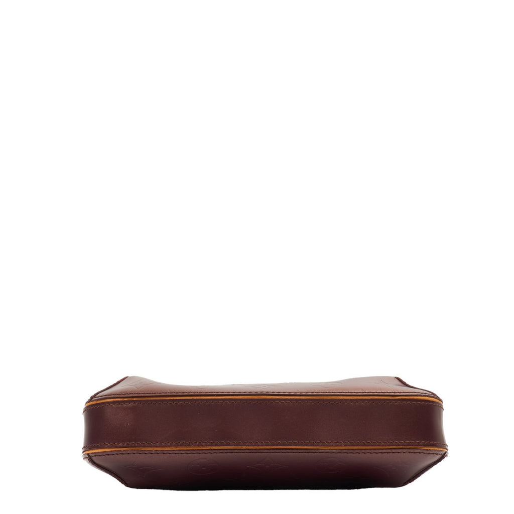 Louis Vuitton Shoulder Bag Fowler in Purple, Miroir Vernis — Detail View