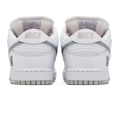 Nike Dunk Low SB x Supreme 'White Metallic Silver' — UK 3 | EU 35.5 | US 3.5 — Side View