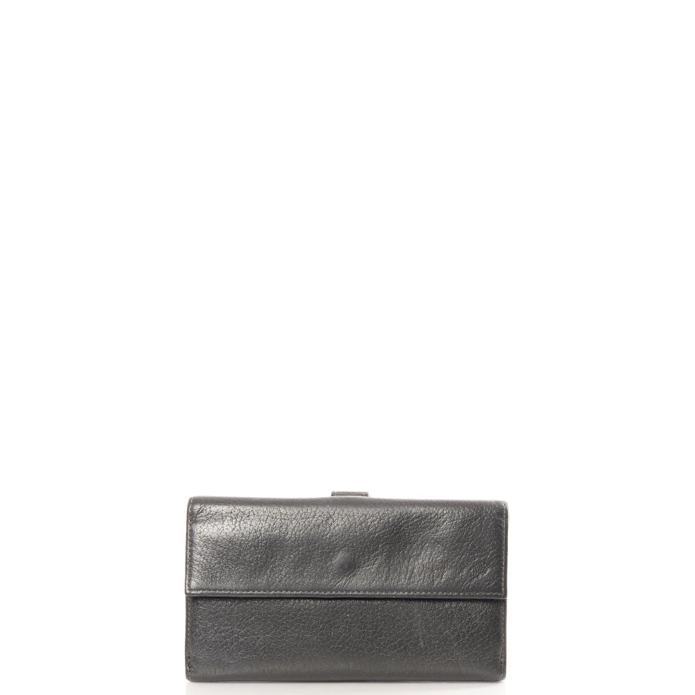 Mulberry Purse Wallet in Black, Calfskin Leather — Lifestyle View