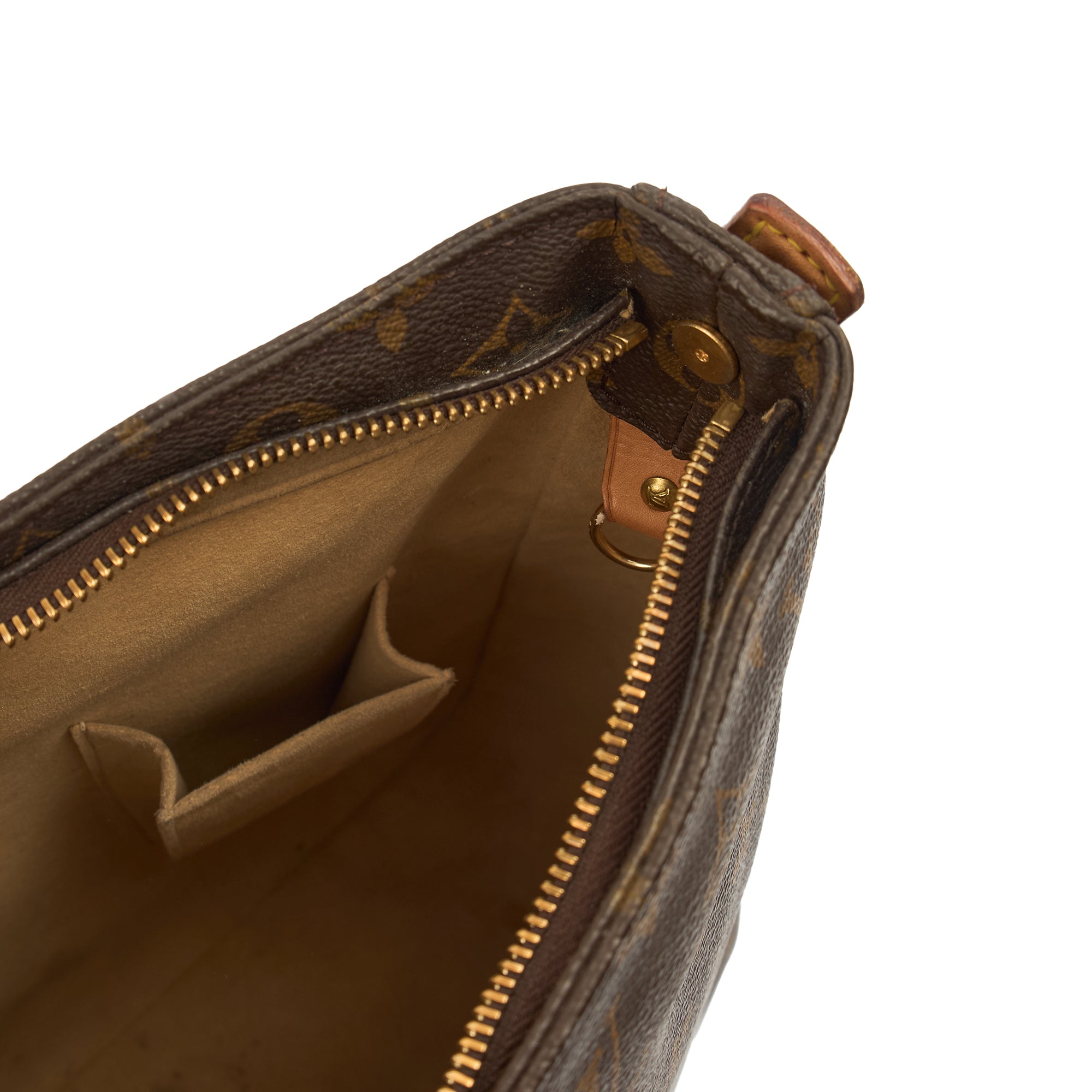 Louis Vuitton Shoulder Bag Looping MM in Monogram, Leather — Detail View