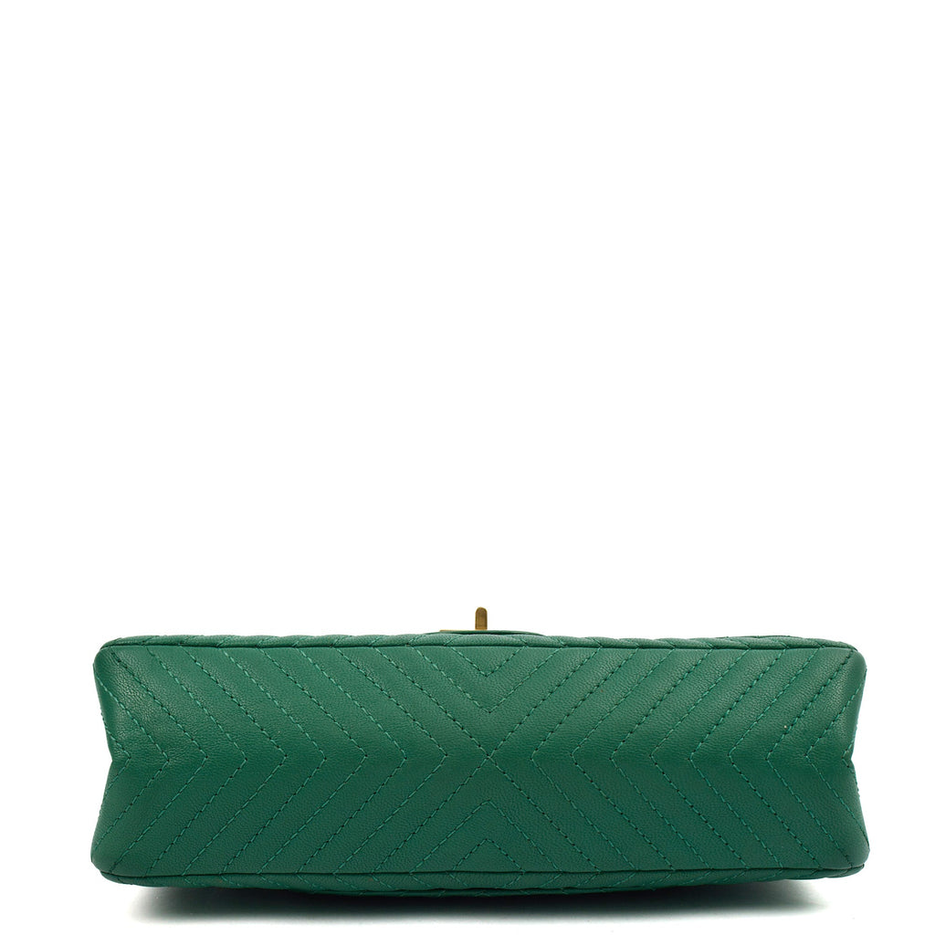 Chanel Shoulder Bag 2.55 Reissue - Medium in Green — Alternate View 15