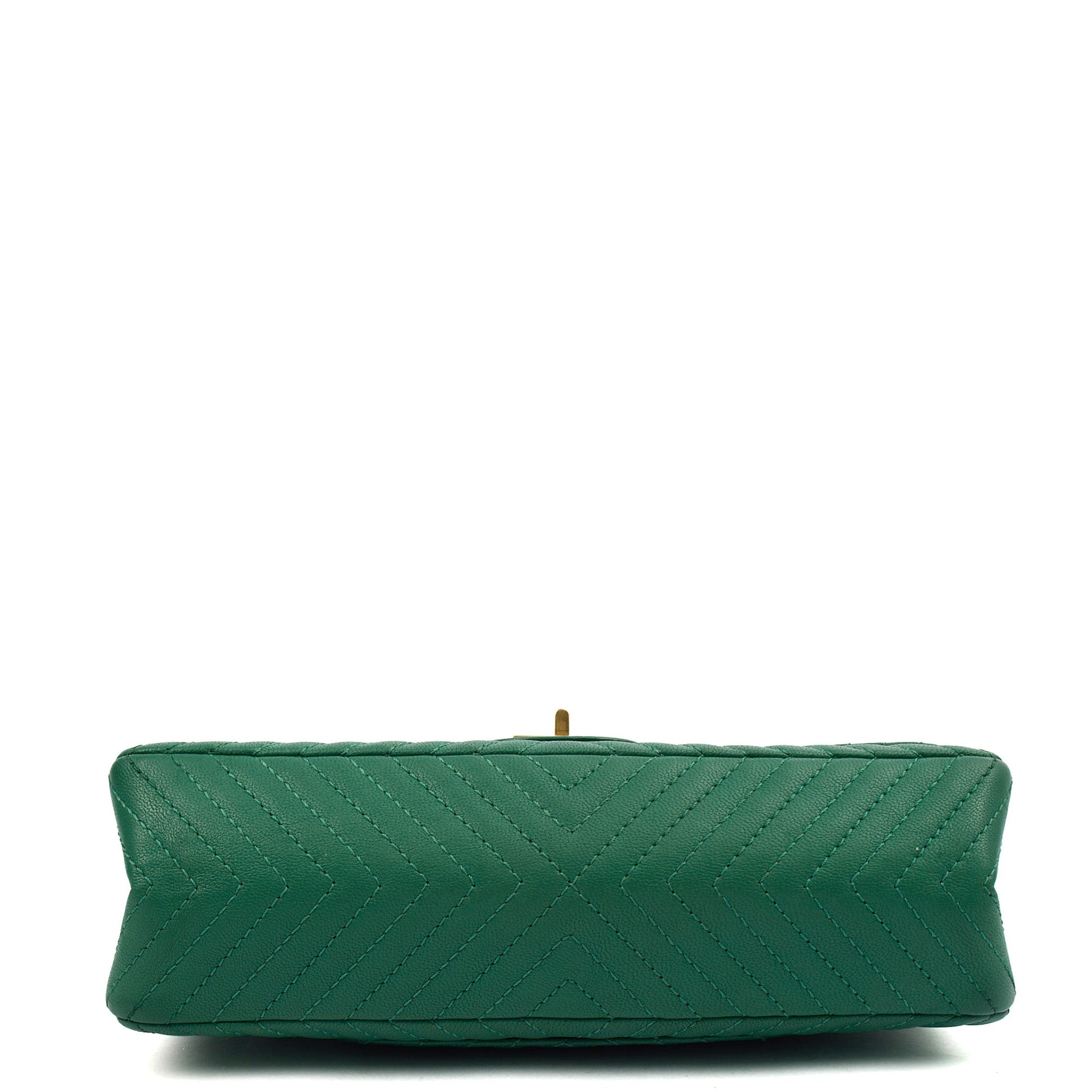 Chanel Shoulder Bag 2.55 Reissue - Medium in Green — Alternate View 15