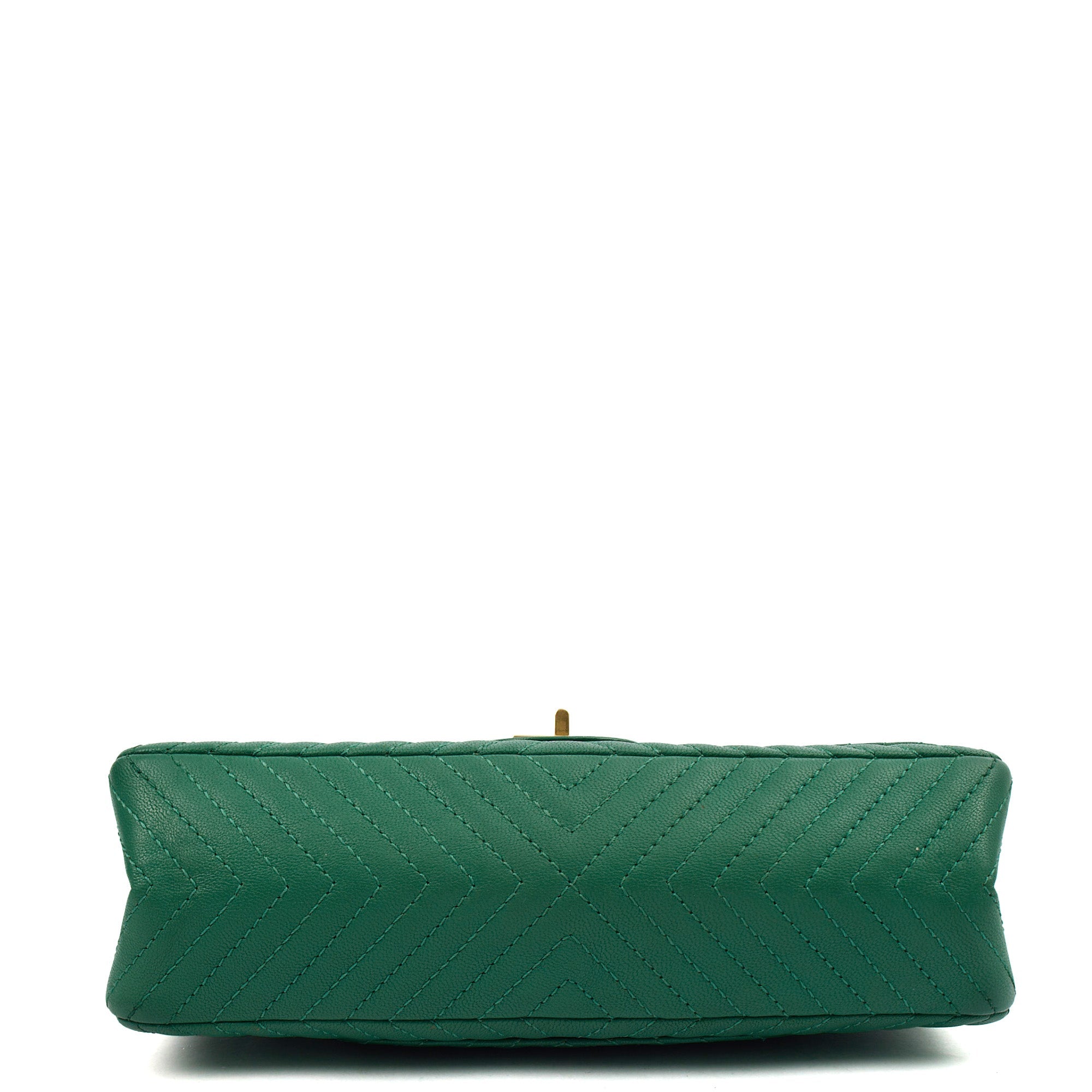 Chanel Shoulder Bag 2.55 Reissue - Medium in Green — Alternate View 15