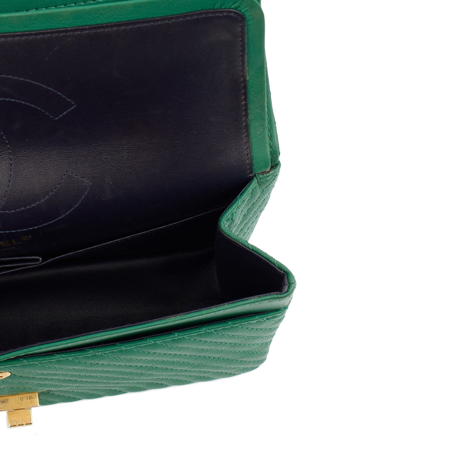 Chanel Shoulder Bag 2.55 Reissue - Medium in Green — Alternate View 10