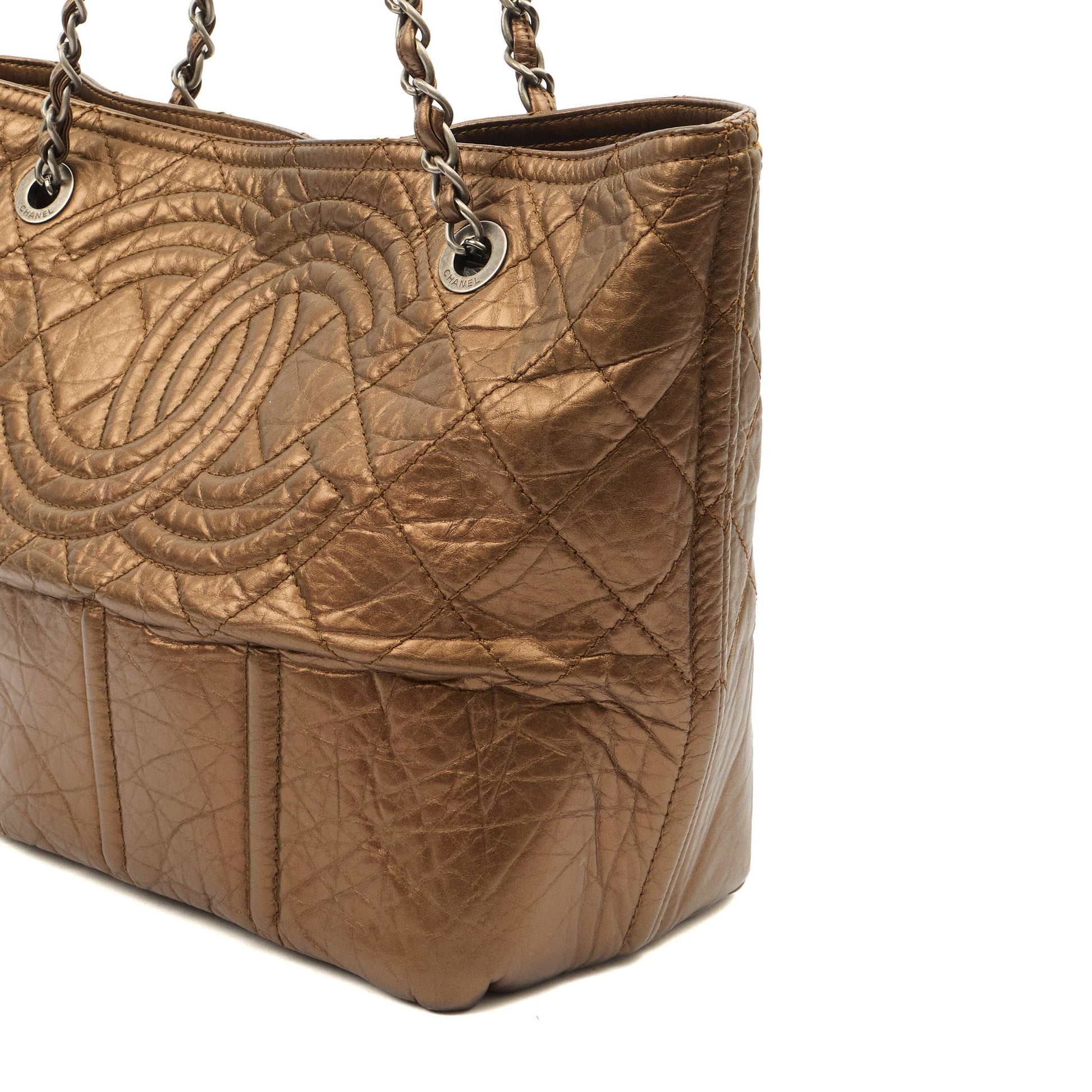 Chanel Tote in Metallic, Crinkled Calfskin Leather — Detail View