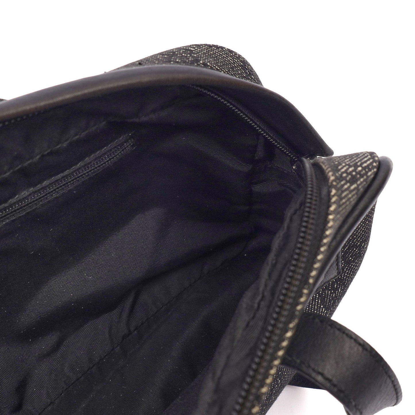 Gucci Shoulder Bag Shoulder Bag in Night Courrier GG Supreme, Canvas — Detail View