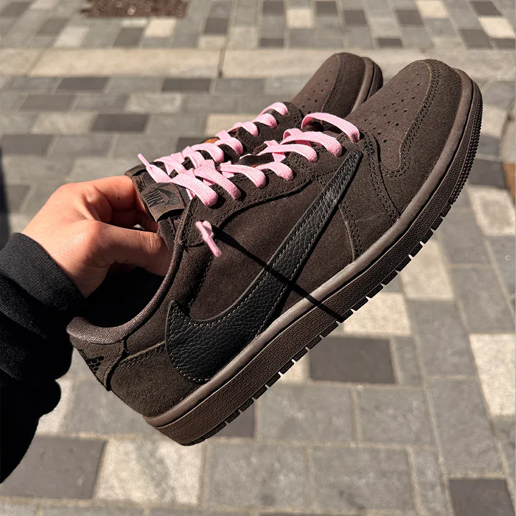 Jordan 1 Retro Low OG SP Travis Scott Velvet Brown — 3 UK — Top View