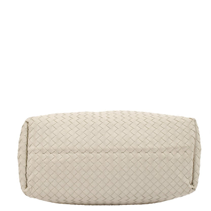 Bottega Veneta Tote Intrecciato Hobo in invalid, Intrecciato Nappa — Lifestyle View