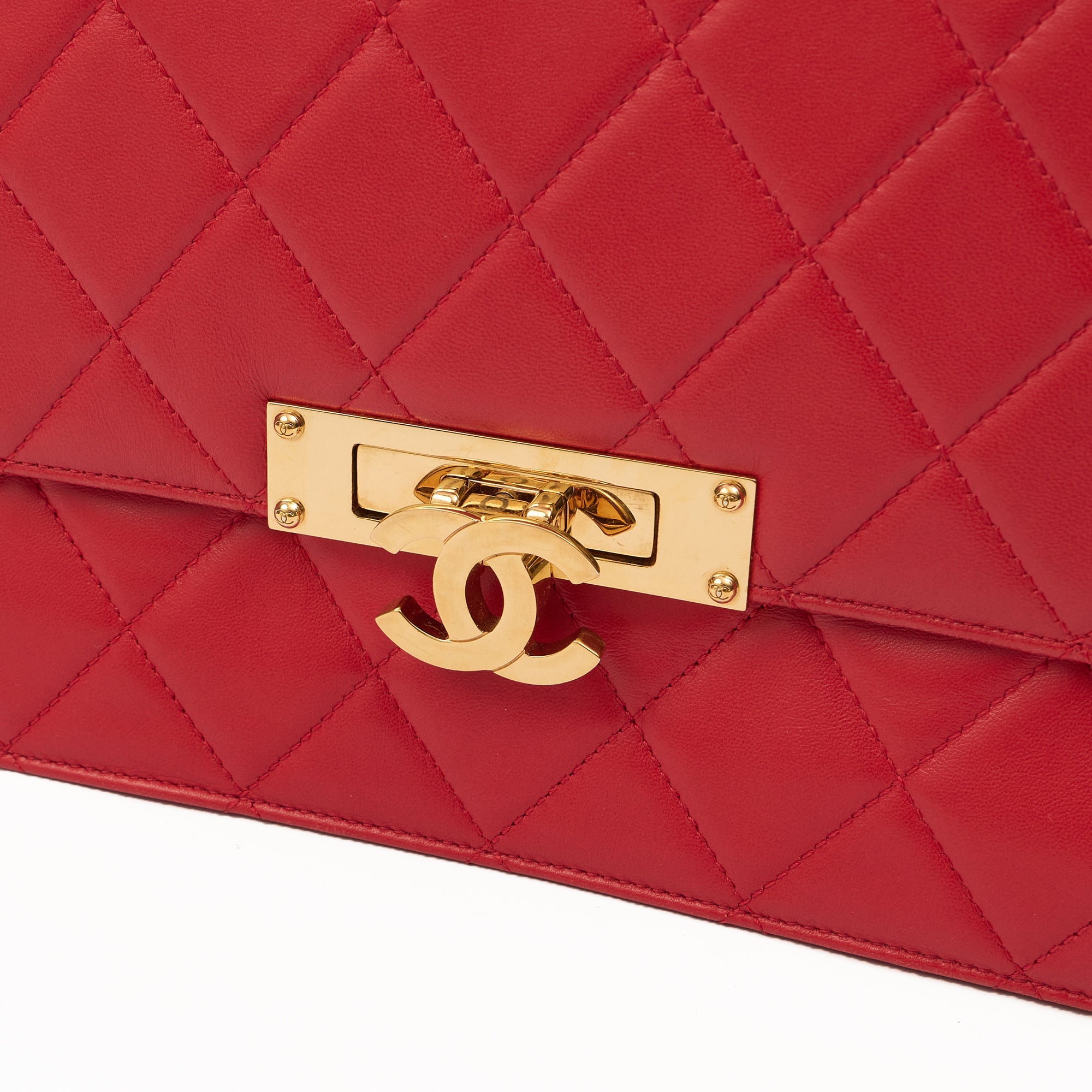Chanel Shoulder Bag Golden Class Wallet On Chain in Red, Lambskin Leather — Side View