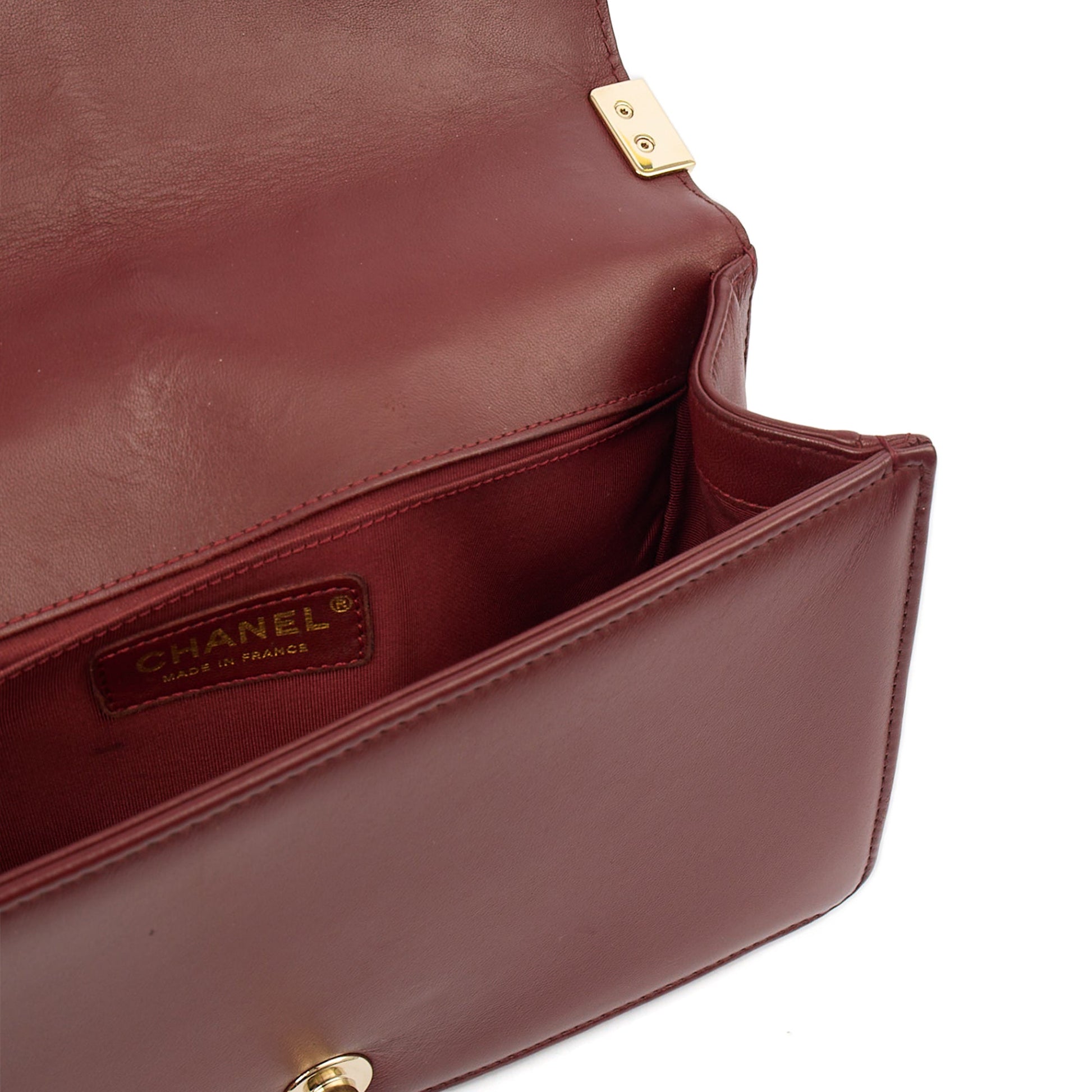 Chanel Shoulder Bag Boy - Medium in Red, Calfskin Leather — Alternate View 20