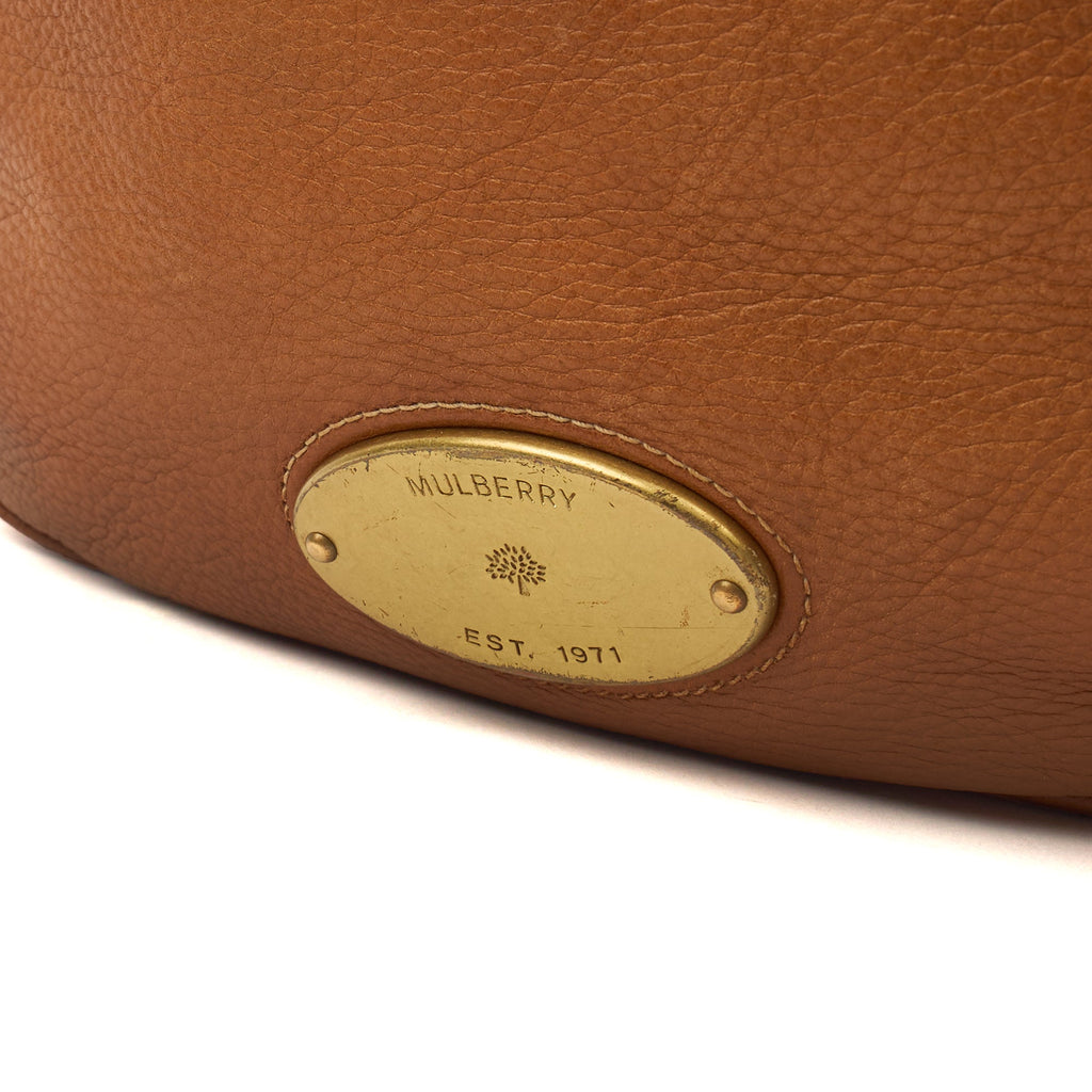 Mulberry Tote Mitzy Hobo in Oak, Calfskin Leather — Lifestyle View