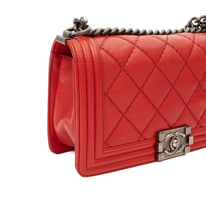 Chanel Shoulder Bag Boy - Medium in Red, Calfskin Leather — Alternate View 7