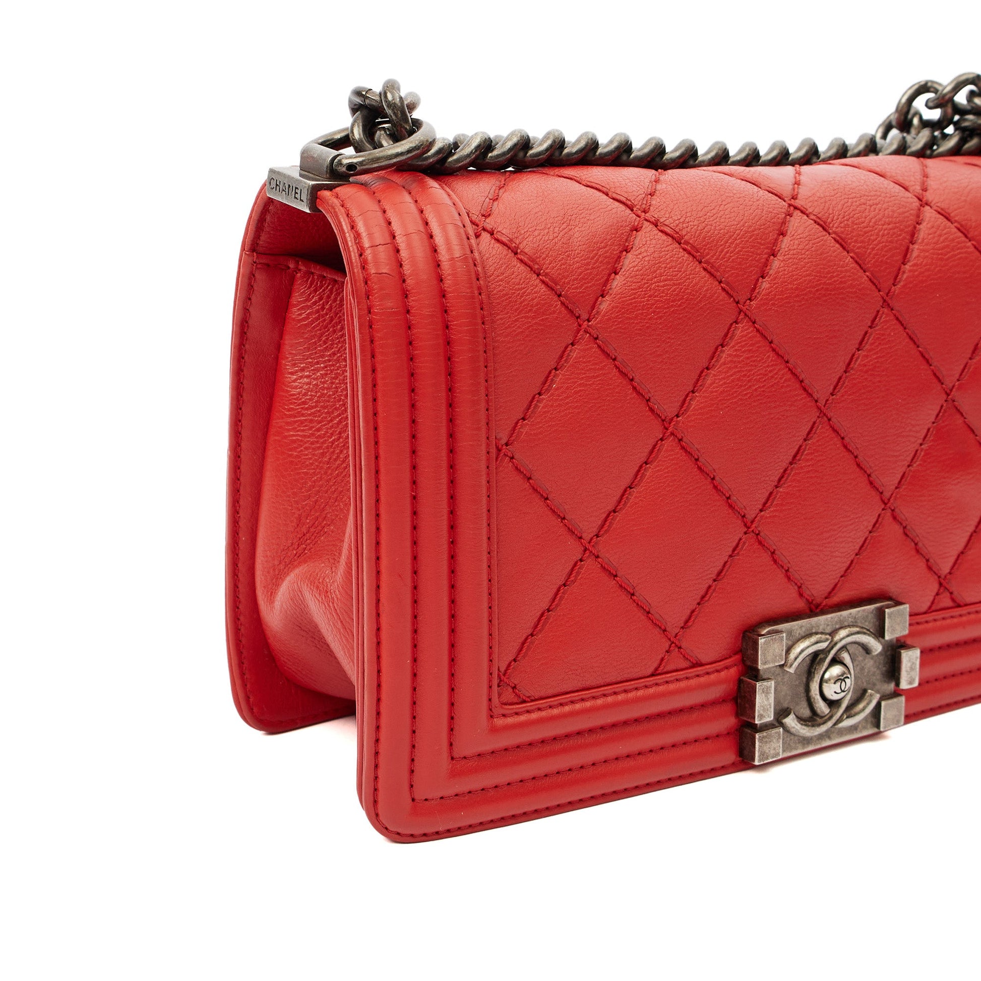 Chanel Shoulder Bag Boy - Medium in Red, Calfskin Leather — Alternate View 23