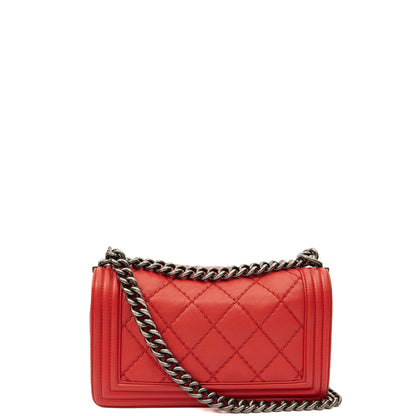 Chanel Shoulder Bag Boy - Medium in Red, Calfskin Leather — Alternate View 19