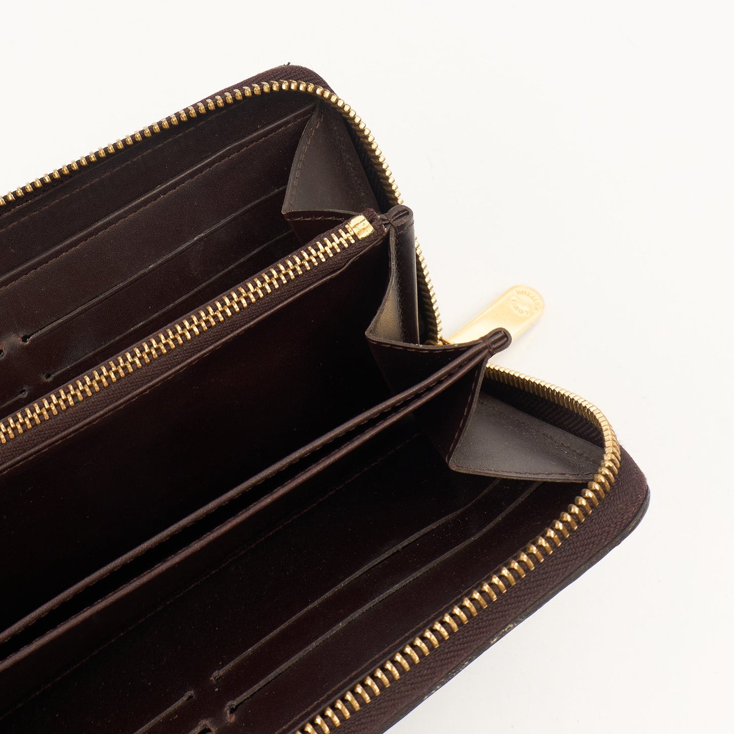 Louis Vuitton Purse Emilie Wallet in Amarante, Vernis — Lifestyle View