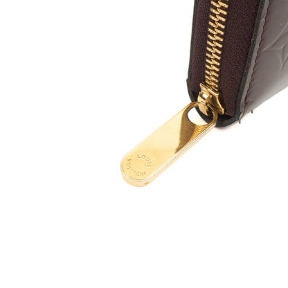 Louis Vuitton Purse Emilie Wallet in Amarante, Vernis — Side View
