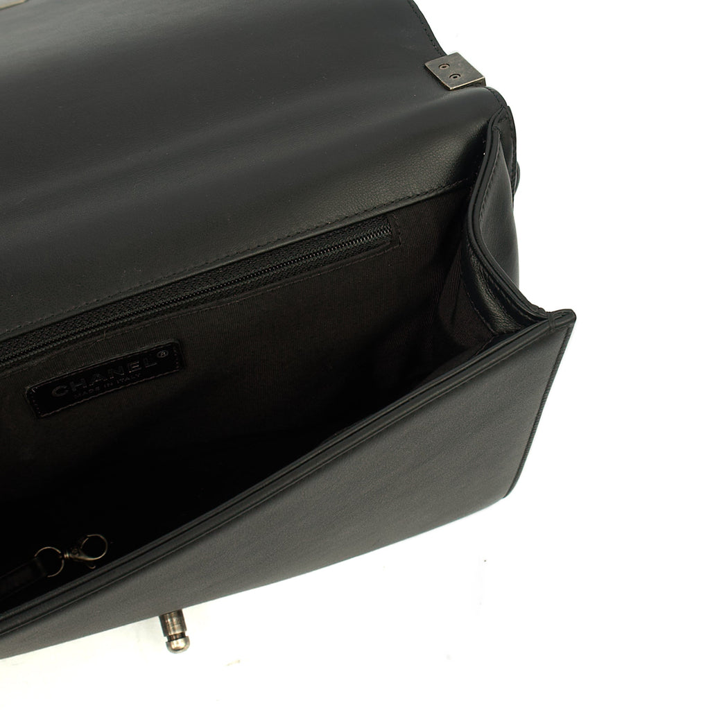 Chanel Shoulder Bag Boy - Large in Black, Calfskin Leather — Alternate View 10