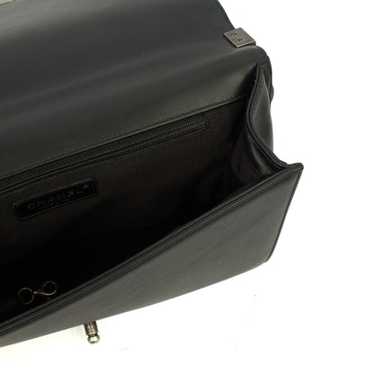 Chanel Shoulder Bag Boy - Large in Black, Calfskin Leather — Alternate View 10
