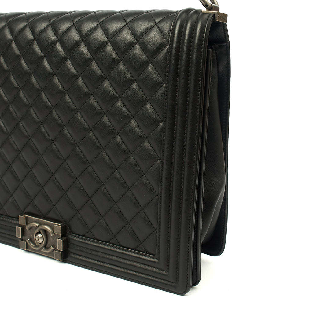 Chanel Shoulder Bag Boy - Large in Black, Calfskin Leather — Alternate View 17