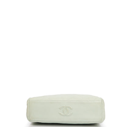 Chanel Shoulder Bag Clutch in Green, Lambskin Leather — Detail View