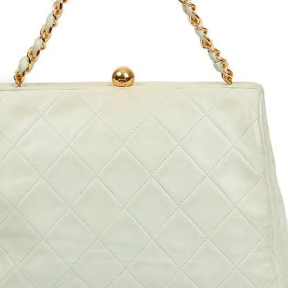 Chanel Shoulder Bag Clutch in Green, Lambskin Leather — Alternate View 51