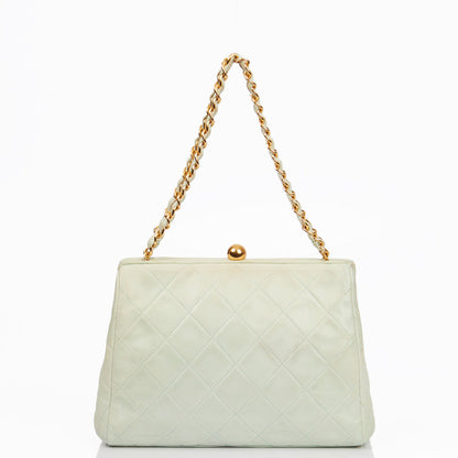 Chanel Shoulder Bag Clutch in Green, Lambskin Leather — Alternate View 44