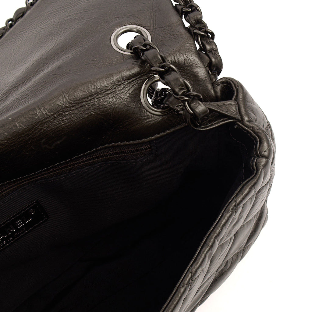 Chanel Shoulder Bag Flap Bag in Metallic, Calfskin Leather — Alternate View 10