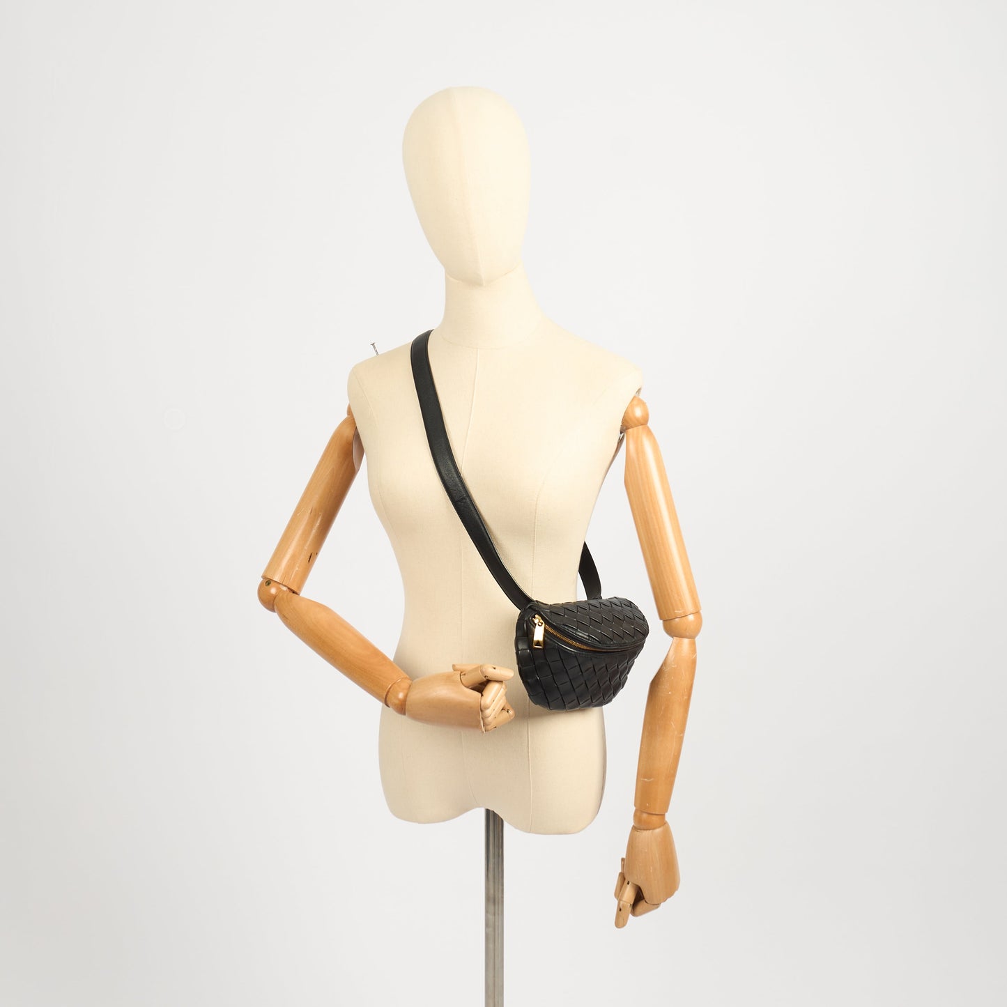 Bottega Veneta Cross Body Cross Body in Black, Intrecciato Nappa — Side View