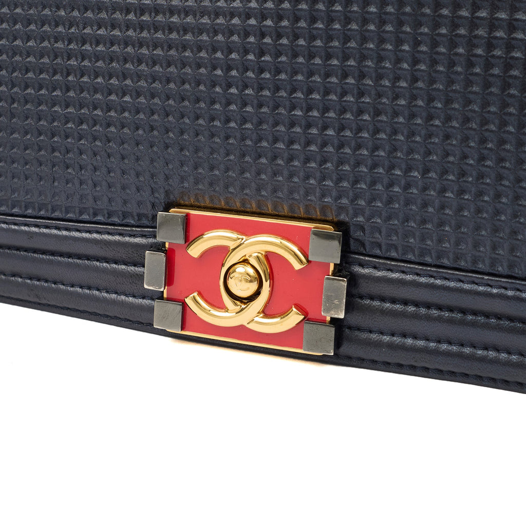 Chanel Shoulder Bag Boy - New Medium in Blue, Leather — Alternate View 15