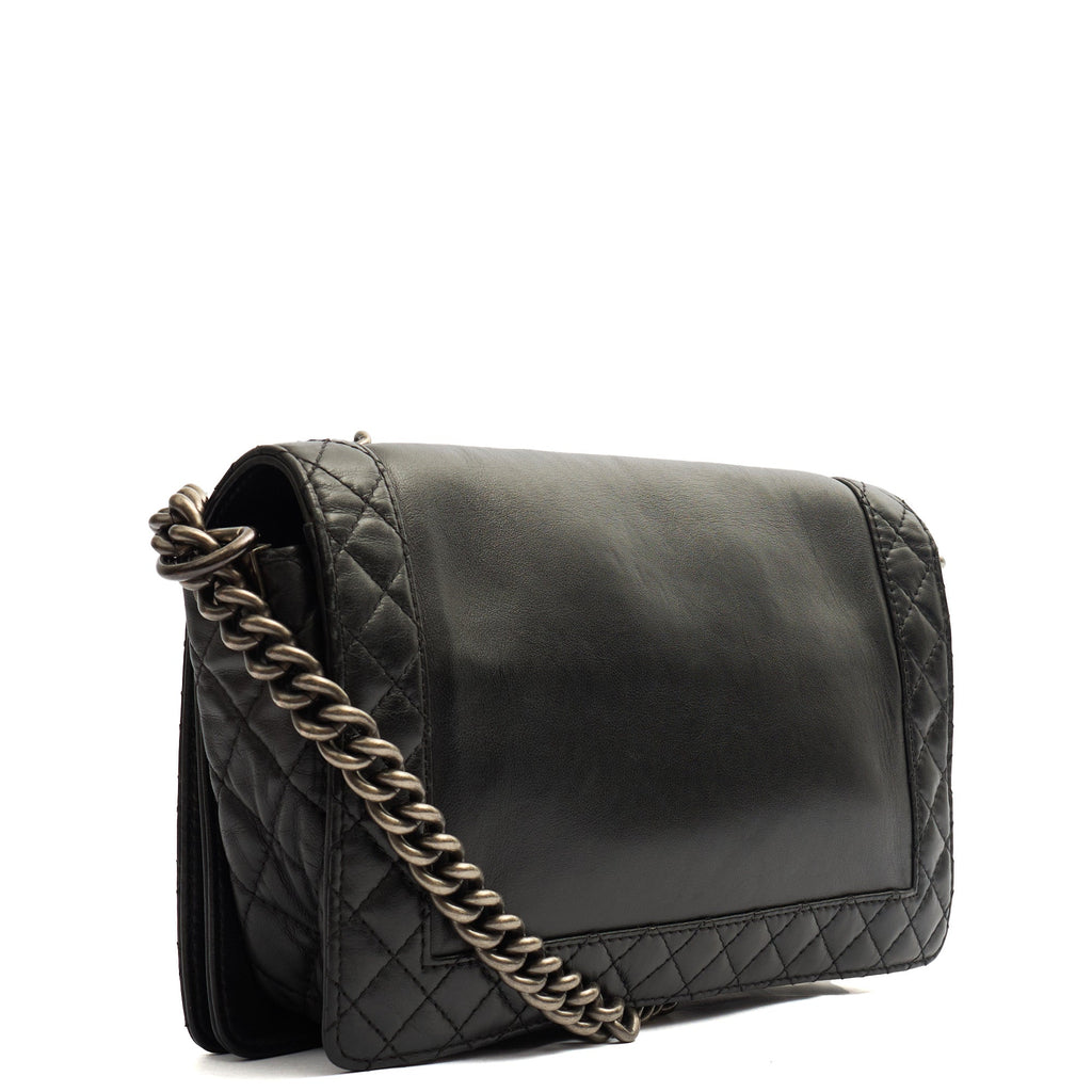 Chanel Shoulder Bag Boy - Medium in Black, Calfskin Leather — Top View