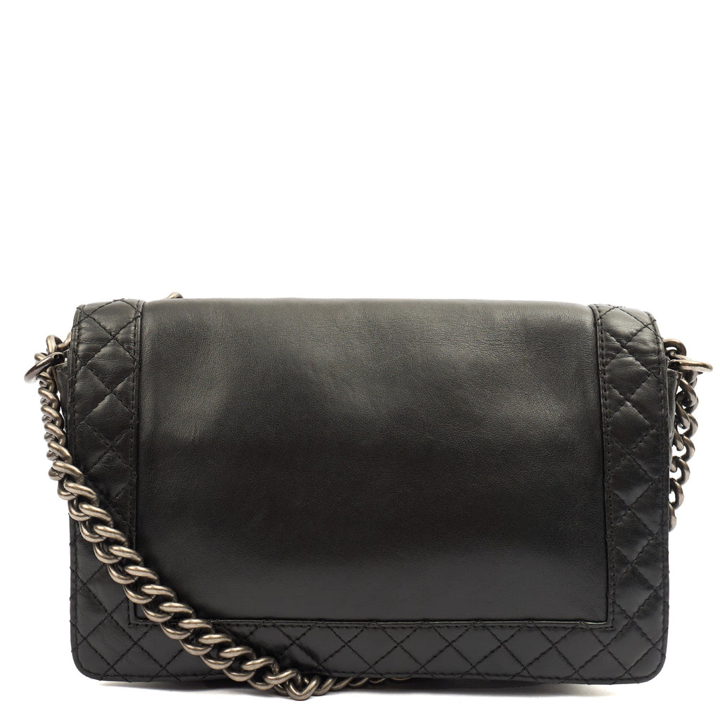 Chanel Shoulder Bag Boy - Medium in Black, Calfskin Leather — Detail View